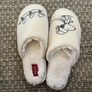 Size 7 snoopy slippers
